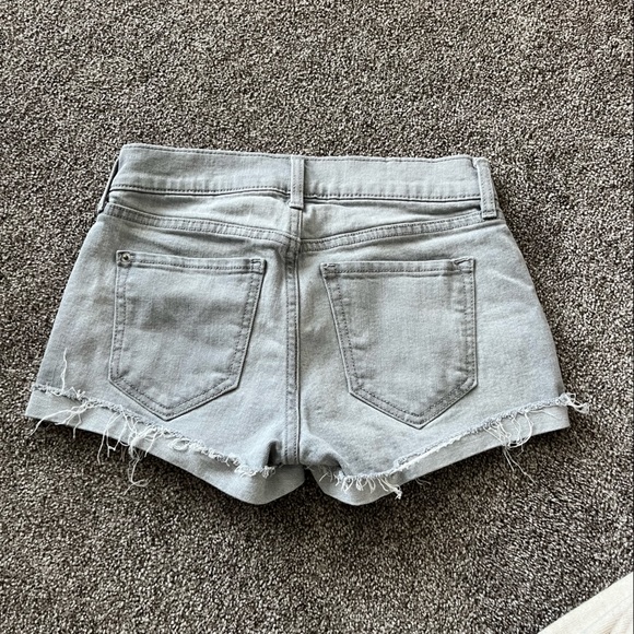 Light grey boyfriend shorts from old navy - Picture 2 of 4